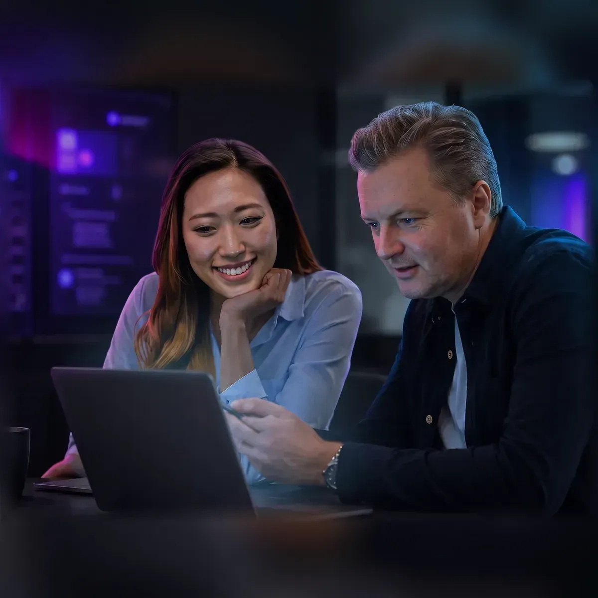 A Putti consultant and a client reviewing options together